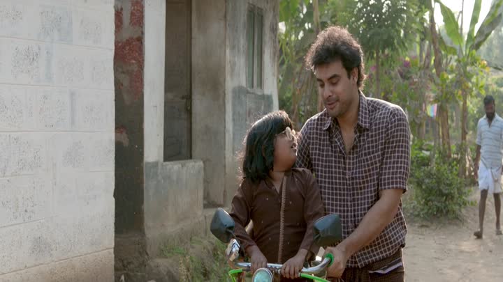 Screenshot Of Minnal Murali (2021) Hindi Dubbed Full Movie