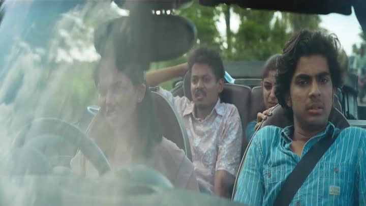 Screenshot Of Premalu (2024) Hindi Dubbed Full Movie